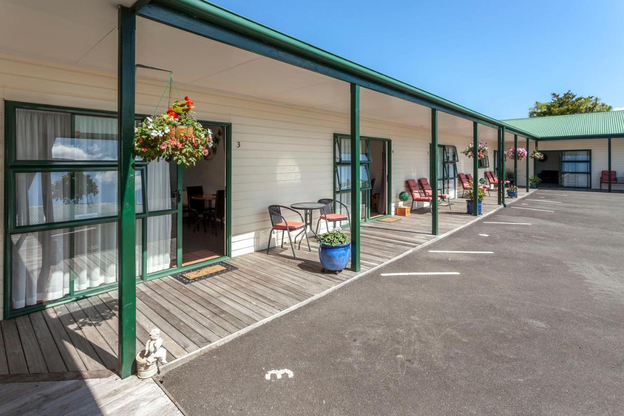 Coromandel Court Motel Exterior photo